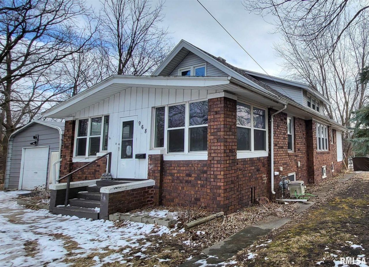 968 E Grove Street, Galesburg, IL 61401 Main Photo