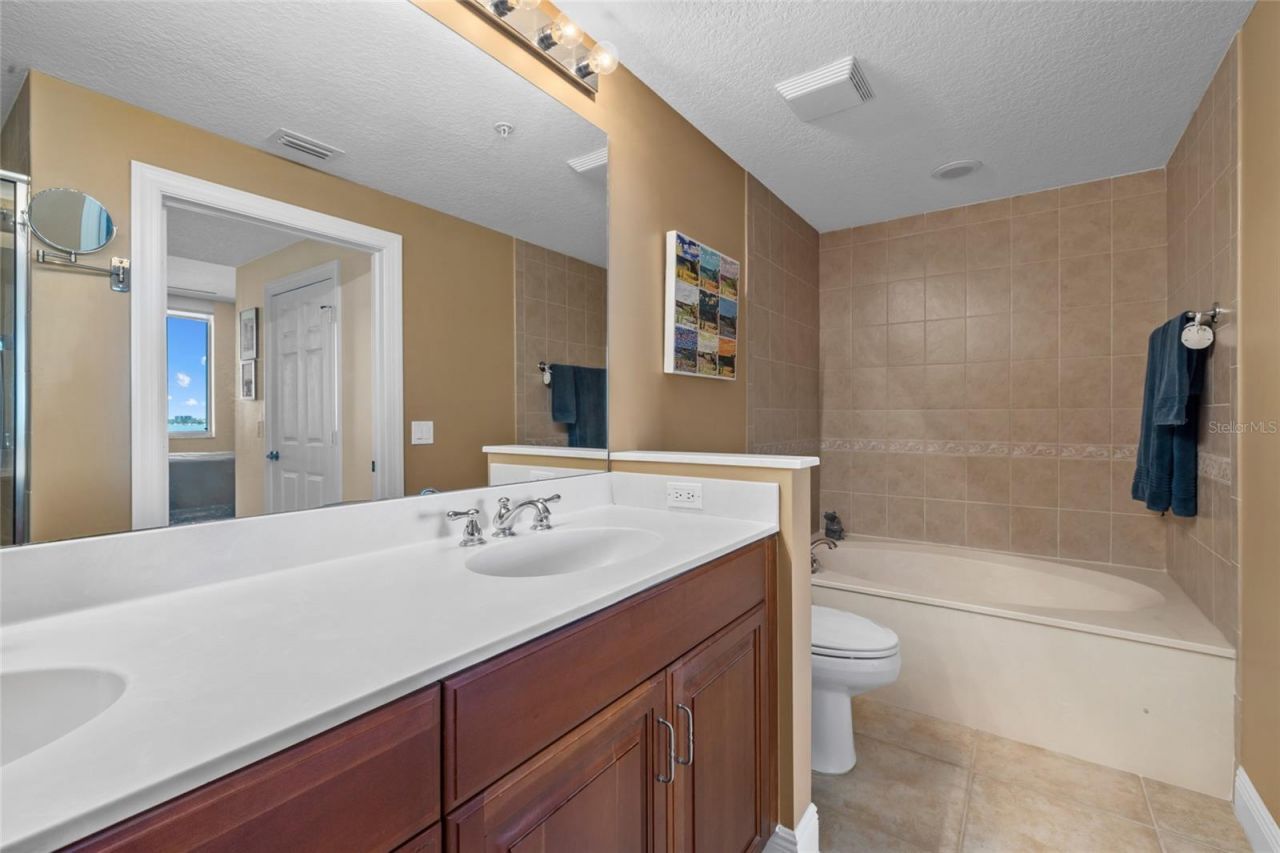 800 N Tamiami Trail, Unit 611, Sarasota, FL 34236 Photo