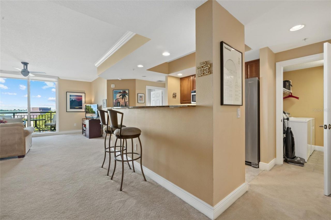 800 N Tamiami Trail, Unit 611, Sarasota, FL 34236 Photo