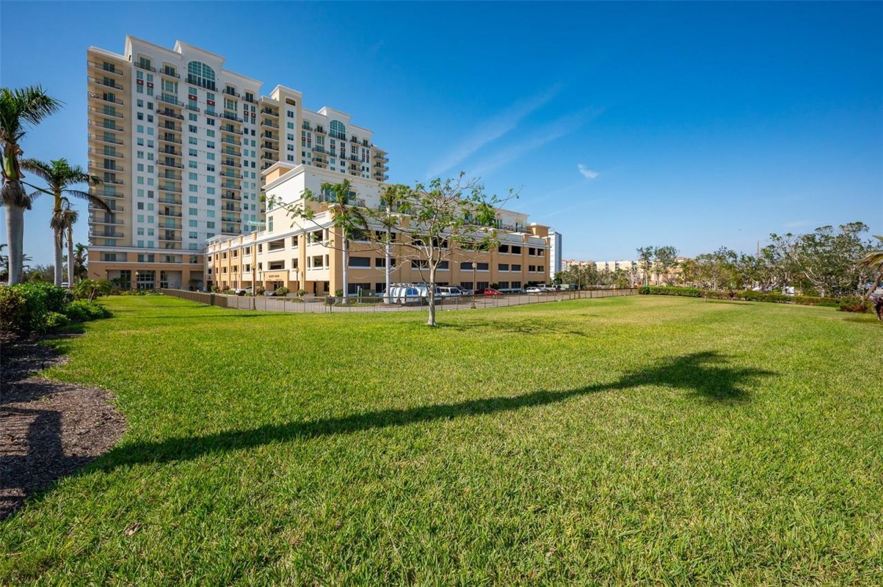 800 N Tamiami Trail, Unit 611, Sarasota, FL 34236 Photo