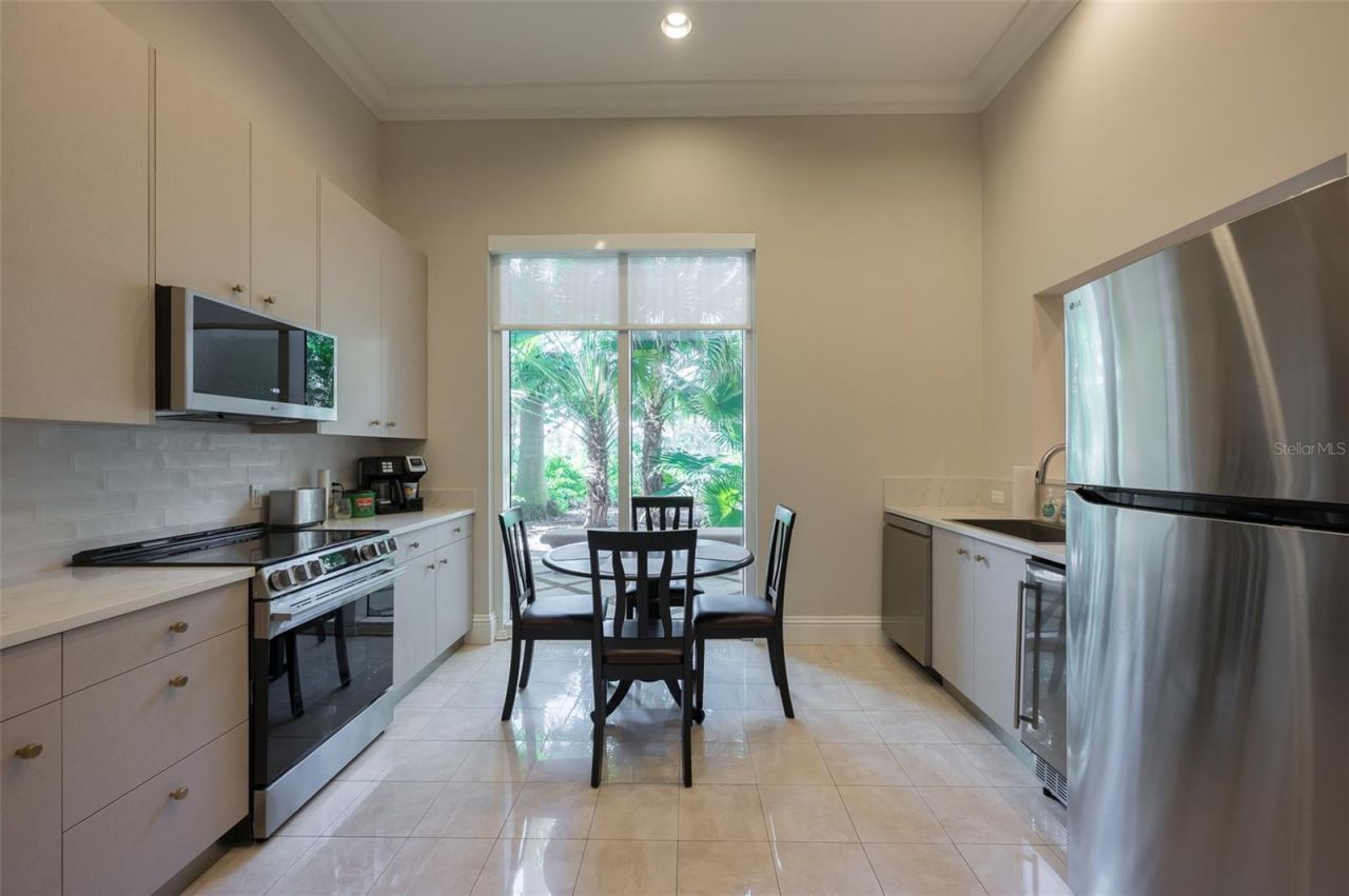 800 N Tamiami Trail, Unit 611, Sarasota, FL 34236 Photo