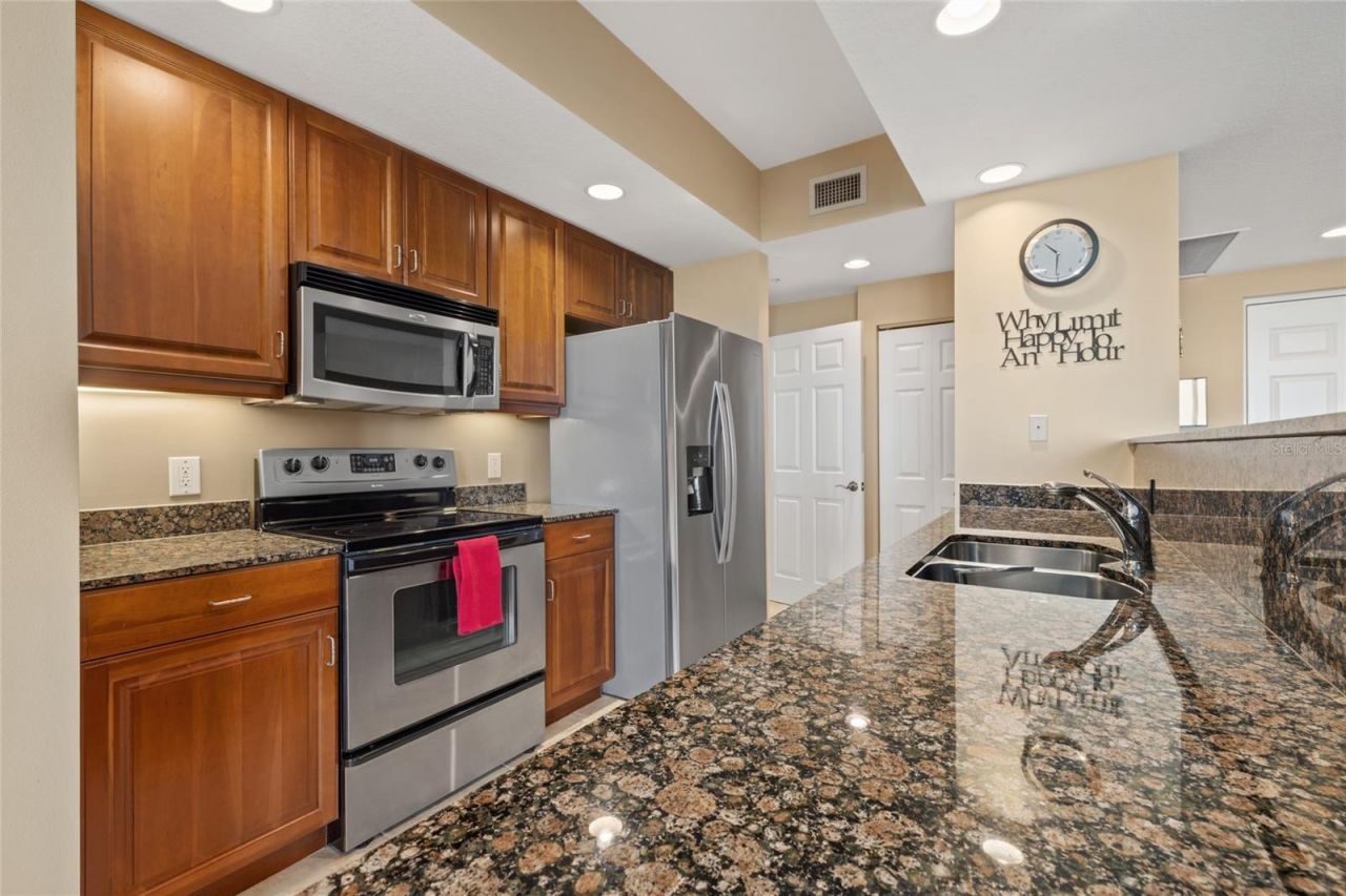 800 N Tamiami Trail, Unit 611, Sarasota, FL 34236 Photo