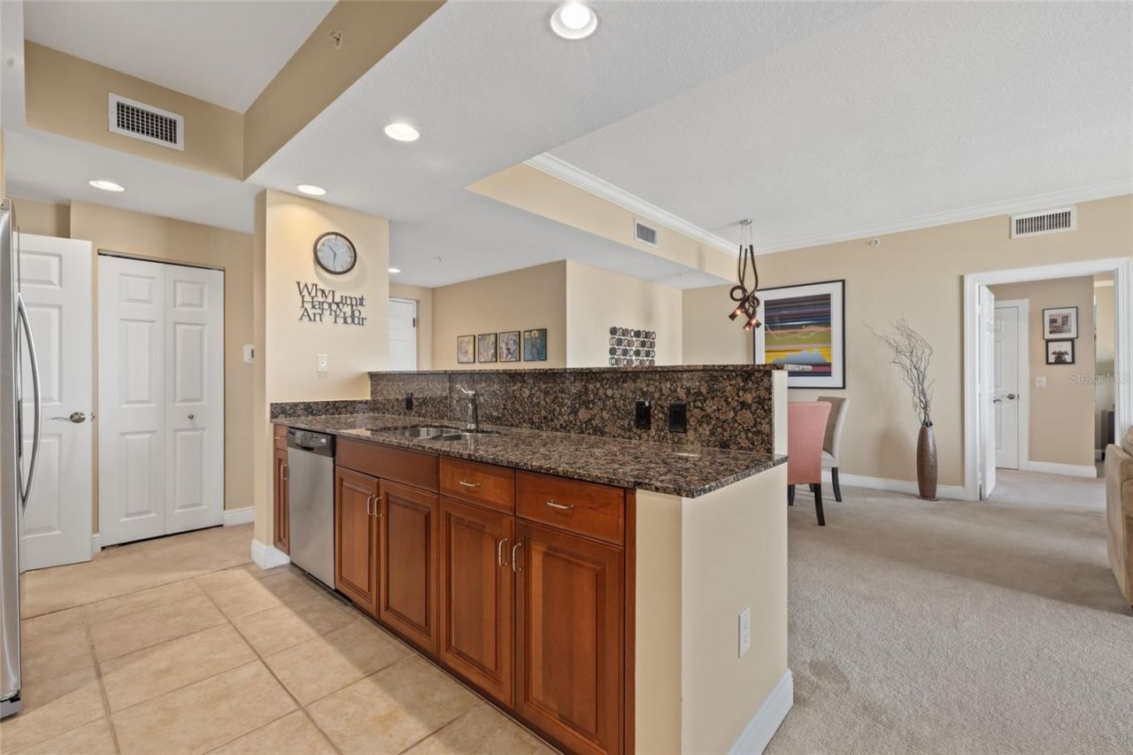 800 N Tamiami Trail, Unit 611, Sarasota, FL 34236 Photo