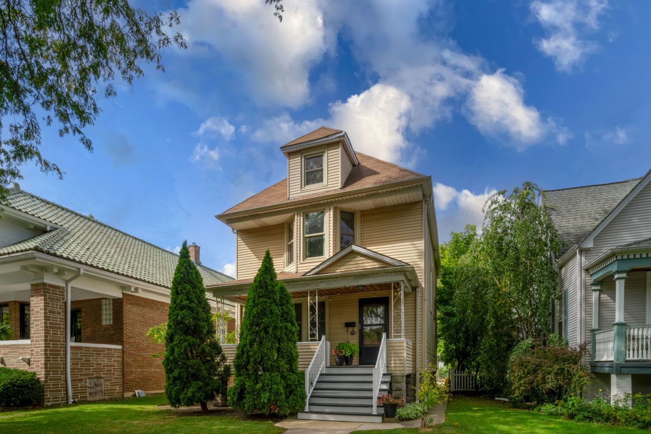 4744 N Lotus Avenue, Chicago, IL 60630 Main Photo