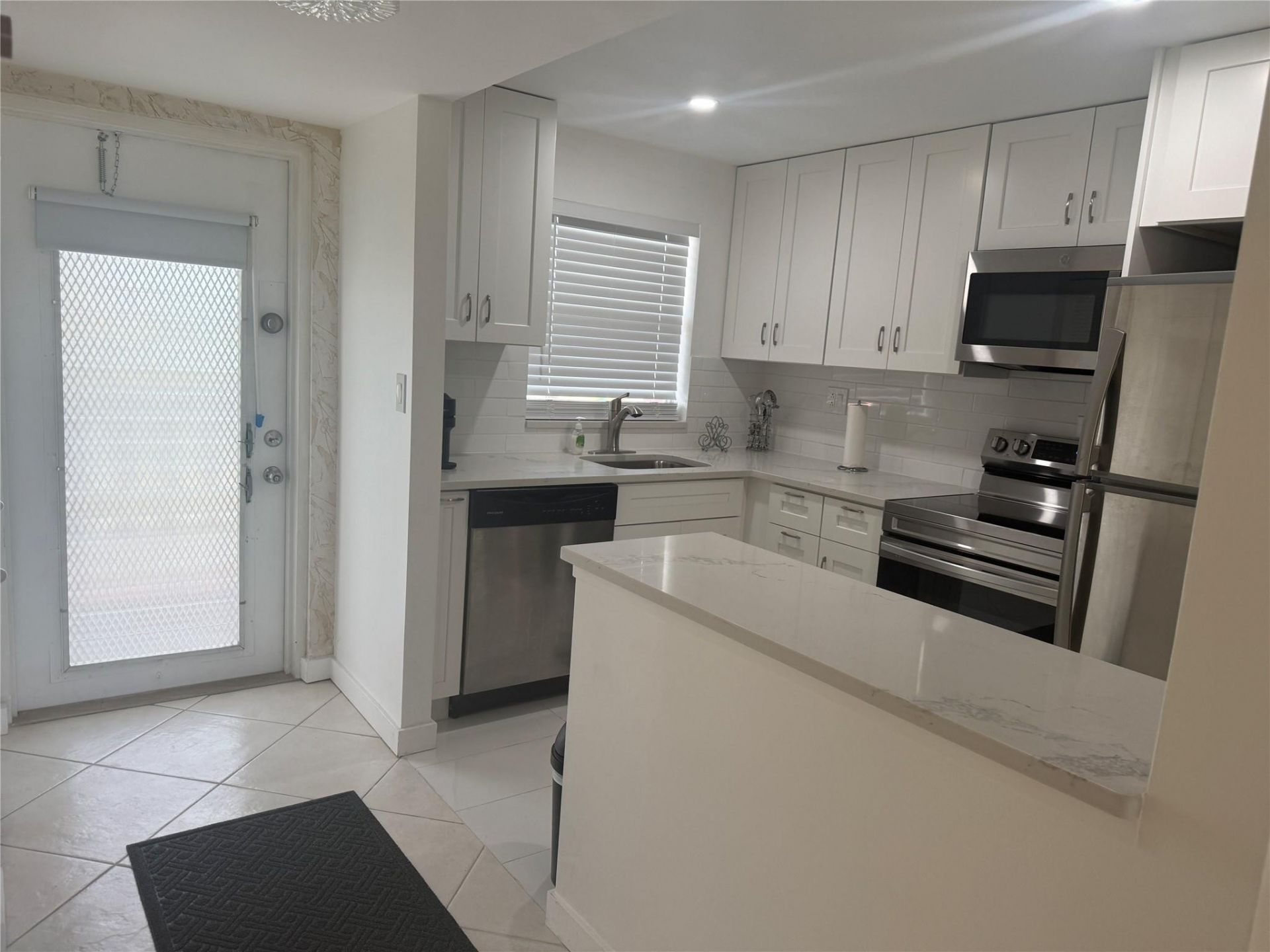 9400 Sunrise Lakes Boulevard, Unit 304, Sunrise, FL 33322 Photo