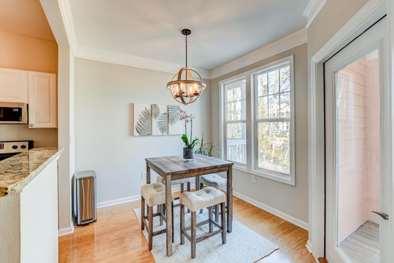 2223 Chatalain Way Photo 5