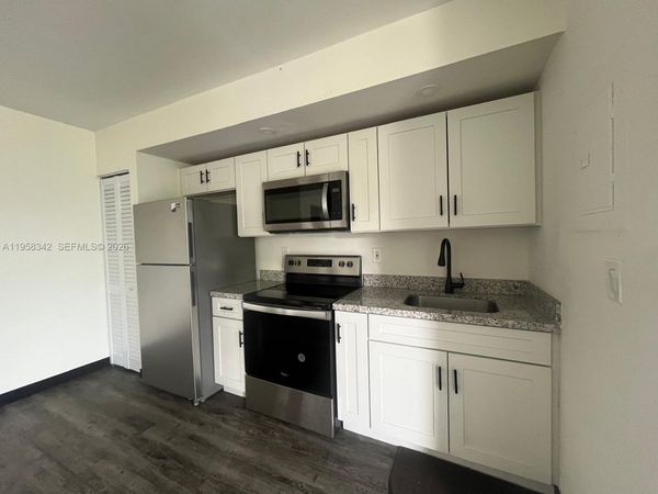 467 NW 8th St, Unit 14, Miami, FL 33136