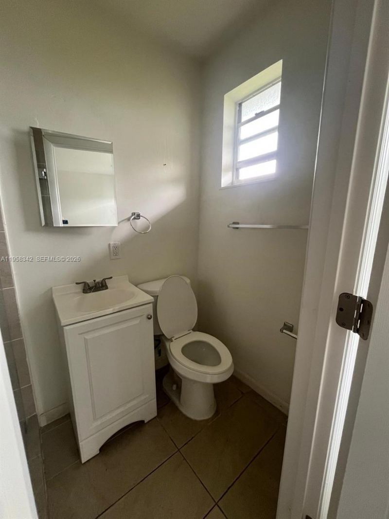 467 NW 8th St, Unit 14, Miami, FL 33136 Photo