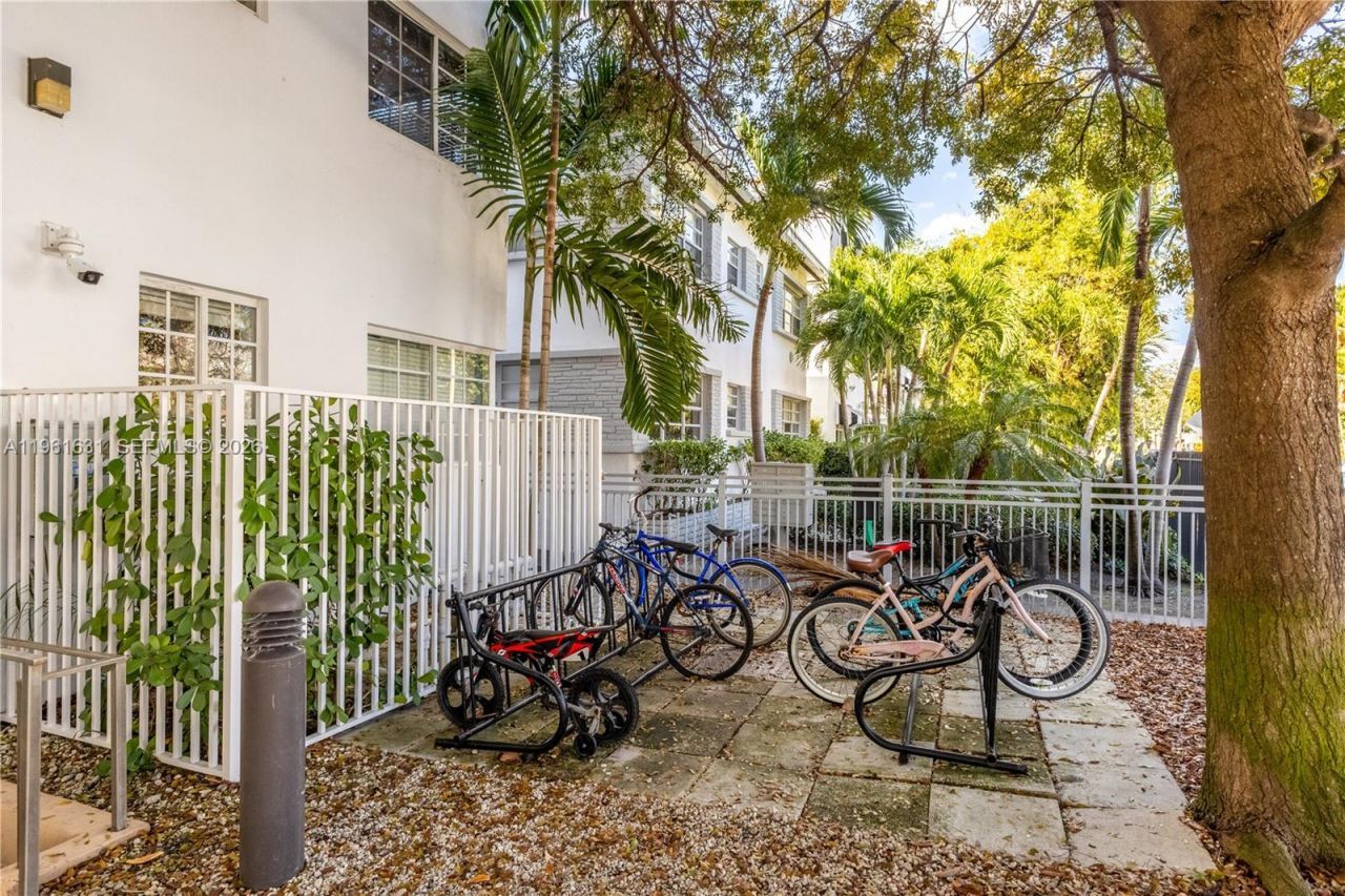 1300 Pennsylvania Ave, Unit 305, Miami Beach, FL 33139 Photo