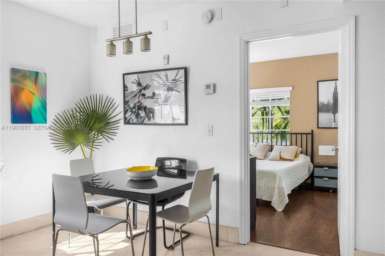 1300 Pennsylvania Ave, Unit 305, Miami Beach, FL 33139 Photo