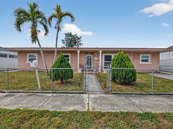 16832 NW 52nd Ave , Miami Gardens, FL 33055