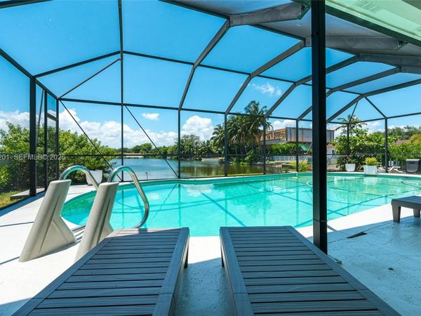 21320 NE 25th Court , Miami, FL 33180