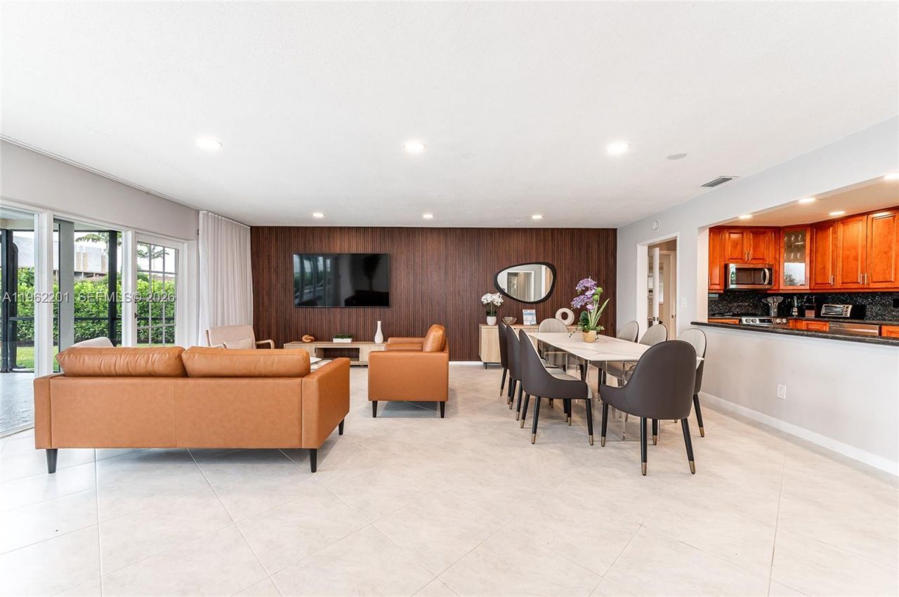 21320 NE 25th Court , Miami, FL 33180 Photo