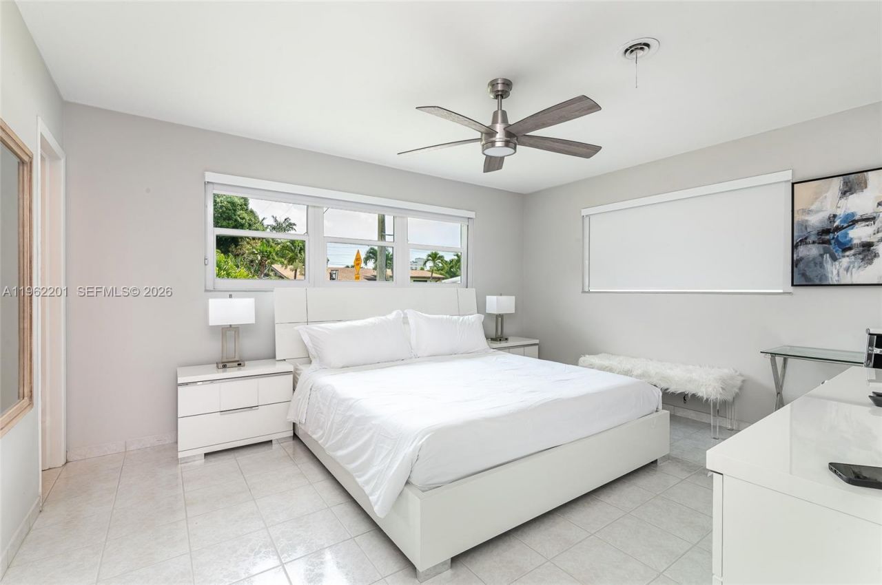 21320 NE 25th Court , Miami, FL 33180 Photo