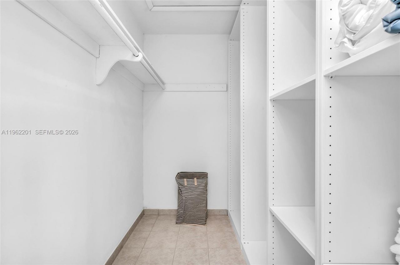 21320 NE 25th Court , Miami, FL 33180 Photo