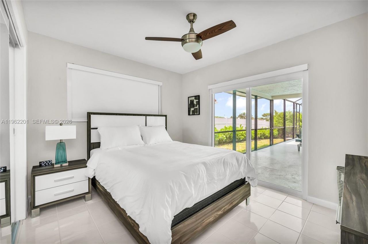 21320 NE 25th Court , Miami, FL 33180 Photo