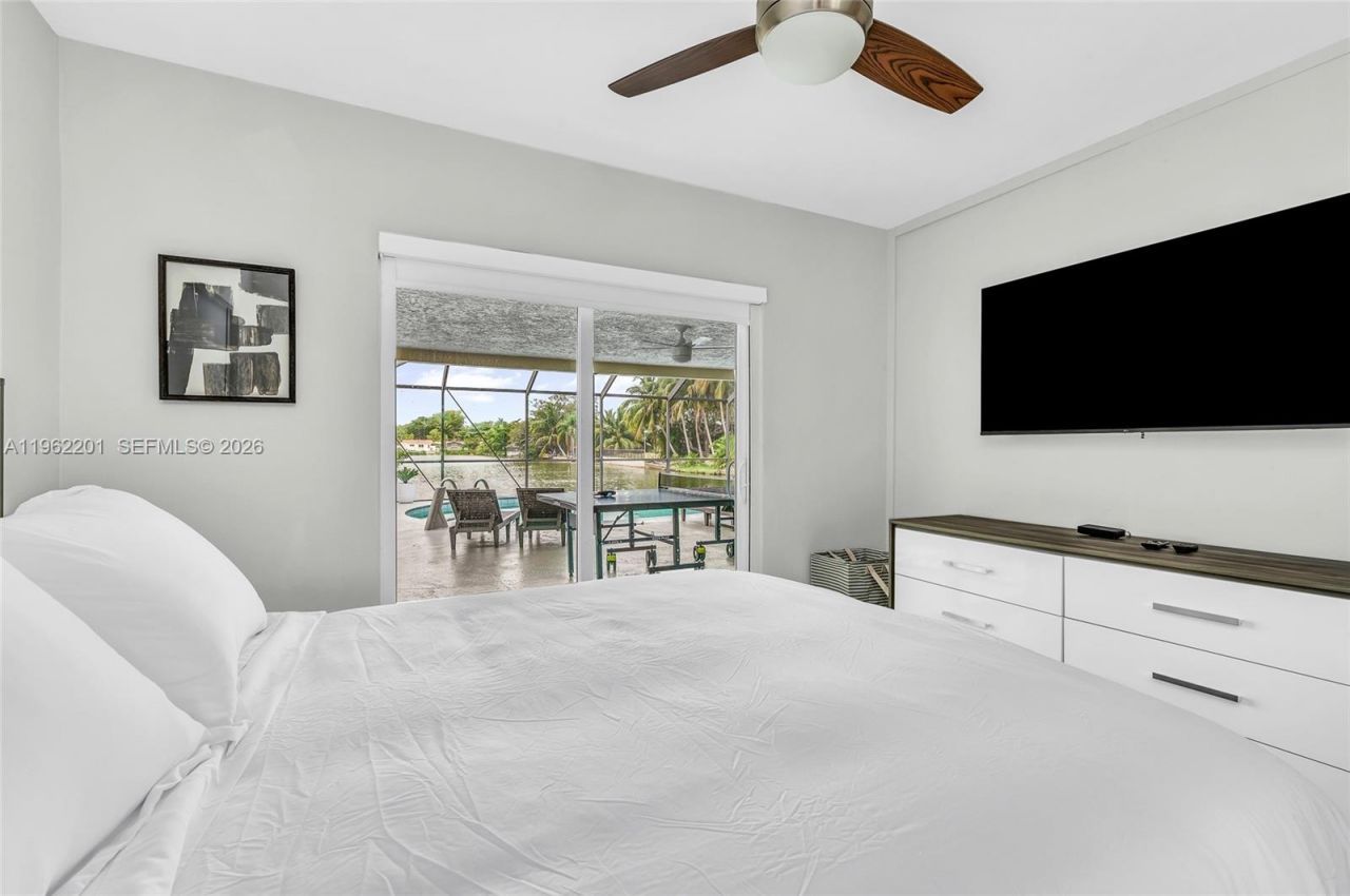 21320 NE 25th Court , Miami, FL 33180 Photo