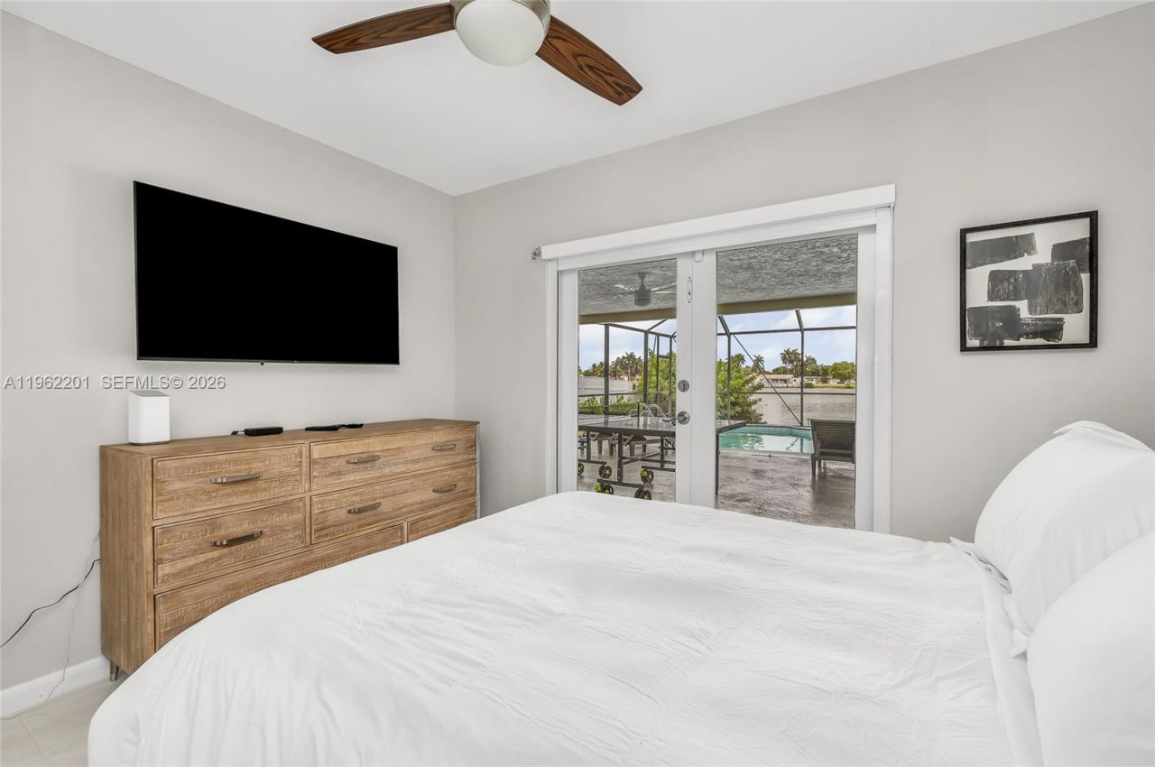 21320 NE 25th Court , Miami, FL 33180 Photo