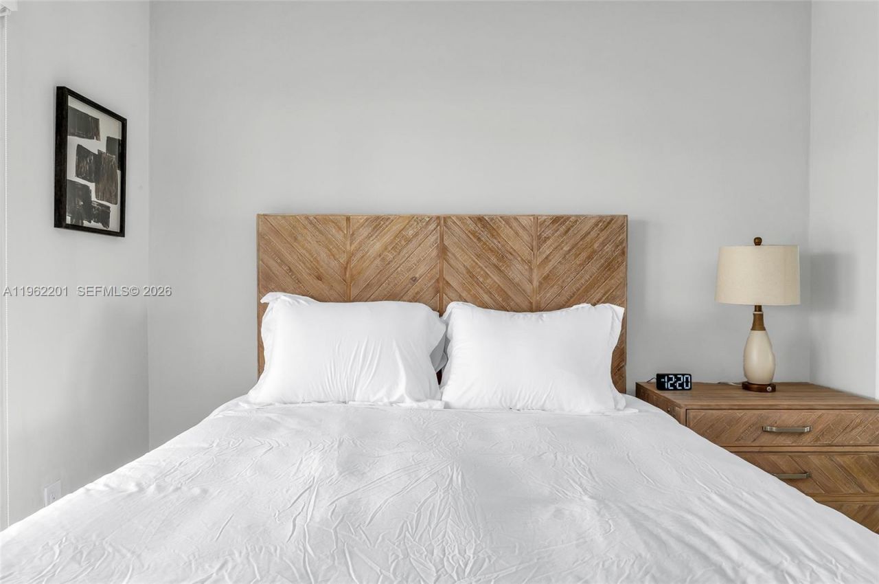 21320 NE 25th Court , Miami, FL 33180 Photo