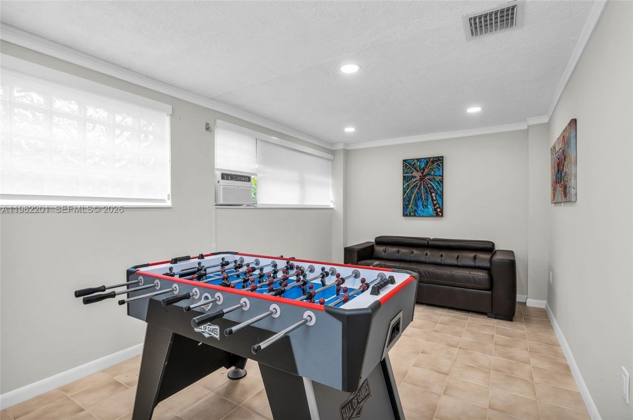 21320 NE 25th Court , Miami, FL 33180 Photo