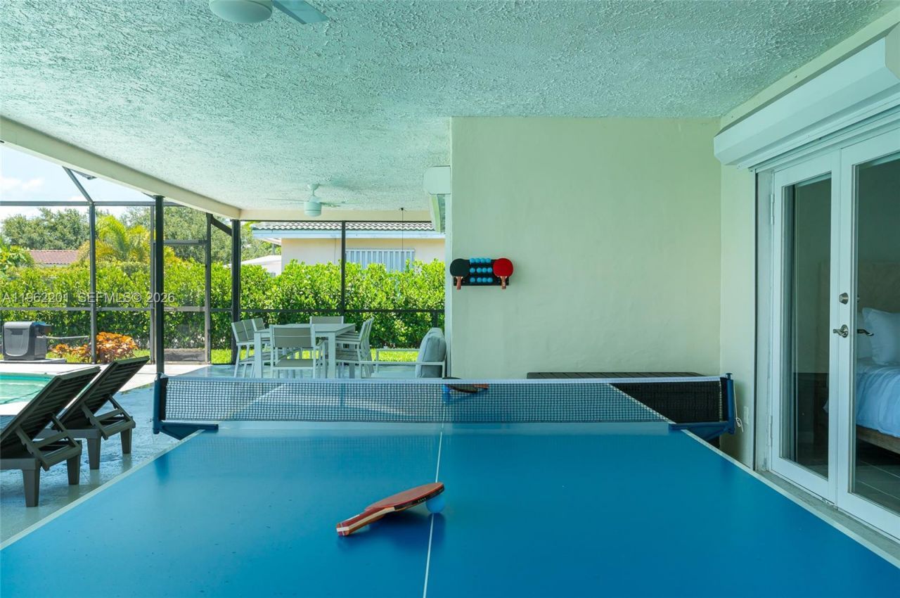 21320 NE 25th Court , Miami, FL 33180 Photo