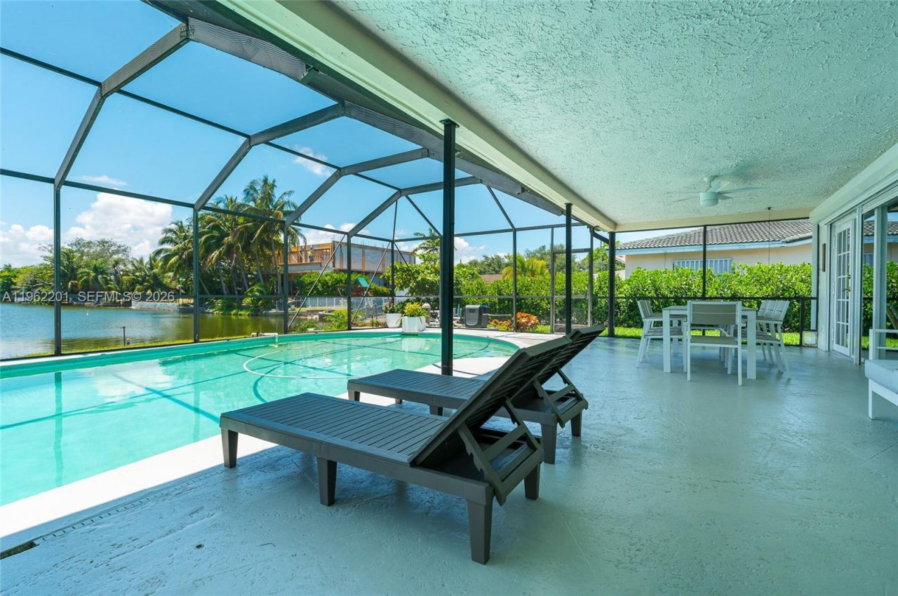 21320 NE 25th Court , Miami, FL 33180 Photo