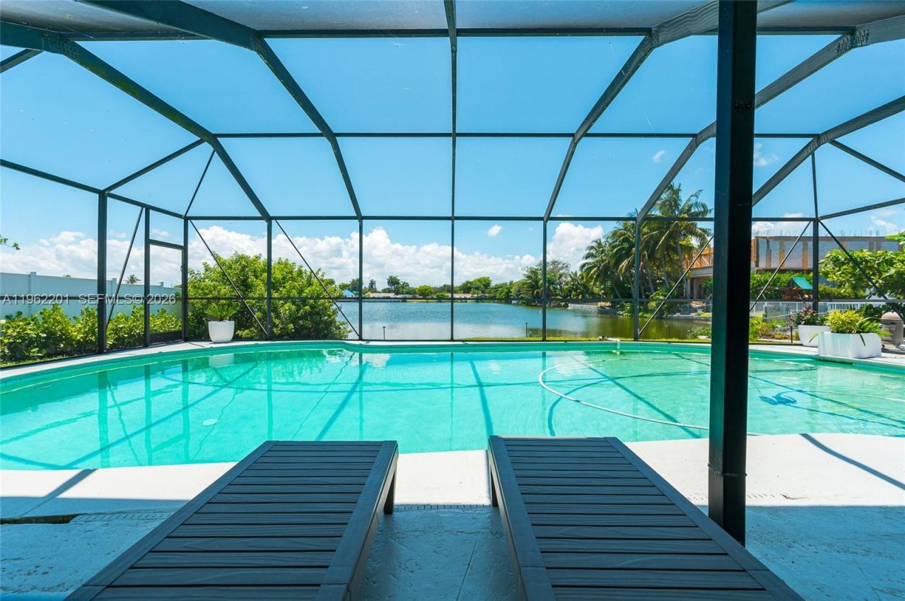 21320 NE 25th Court , Miami, FL 33180 Photo