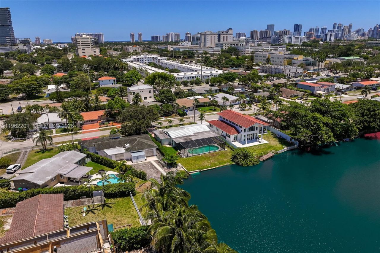 21320 NE 25th Court , Miami, FL 33180 Photo