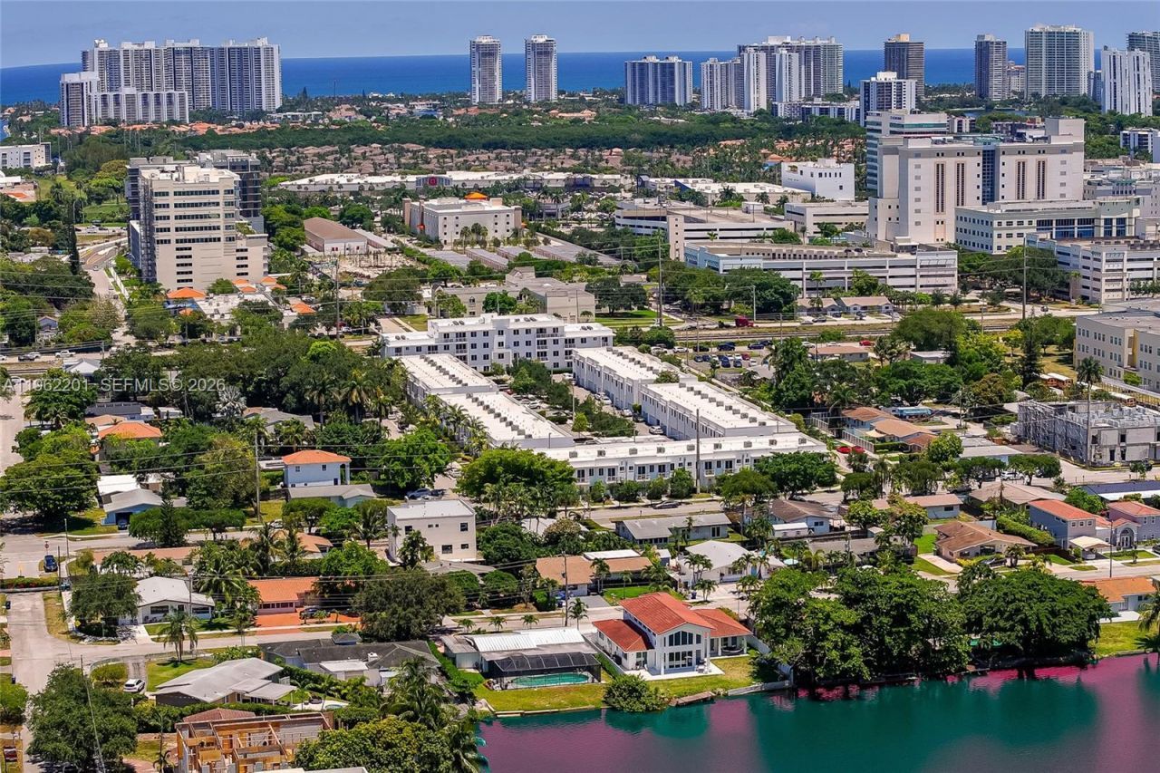 21320 NE 25th Court , Miami, FL 33180 Photo