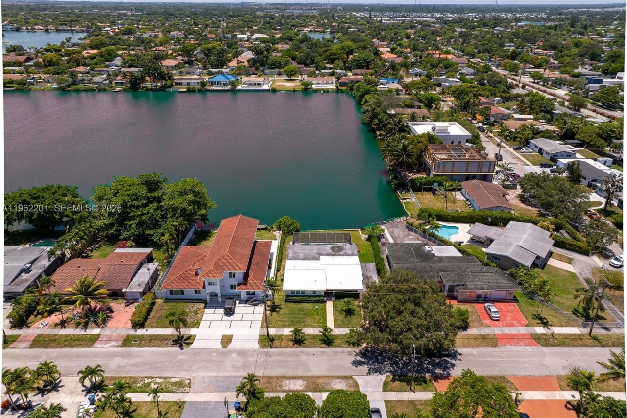 21320 NE 25th Court , Miami, FL 33180 Photo