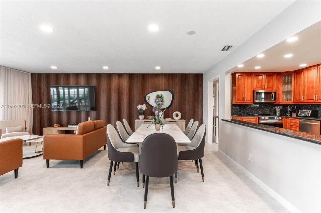 21320 NE 25th Court , Miami, FL 33180 Photo