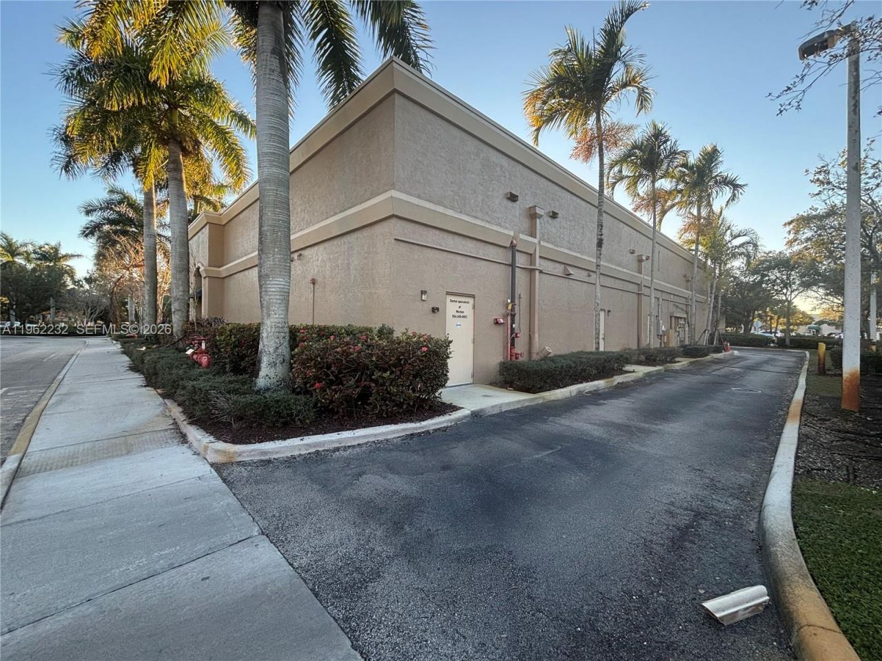 2575 Glades Cir, Weston, FL 33327 Photo