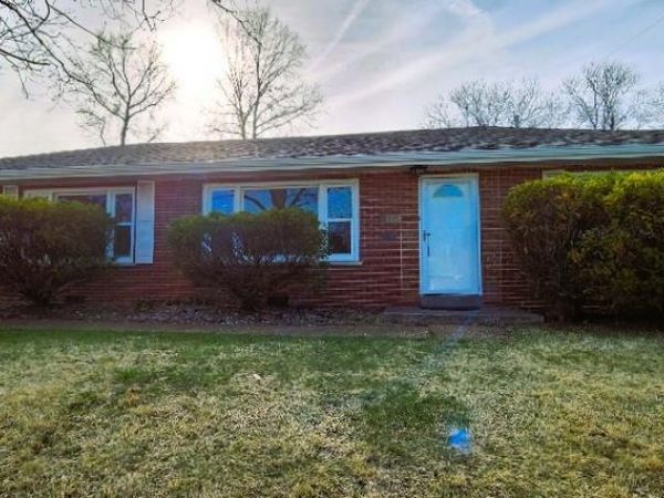 8419 Falmouth Drive, St Louis, MO 63121
