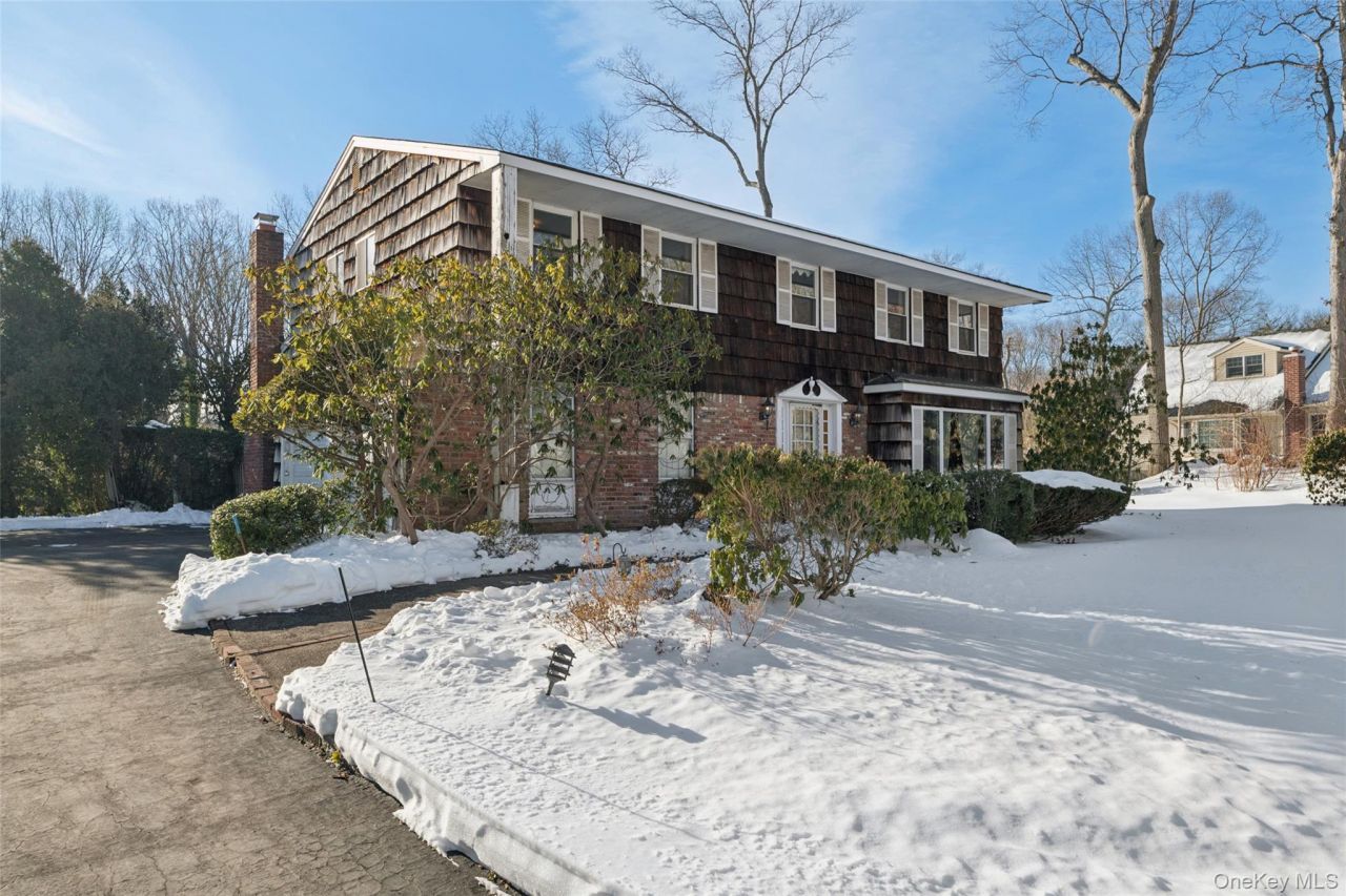 10 Sarah Drive Dix Hills, NY 11746