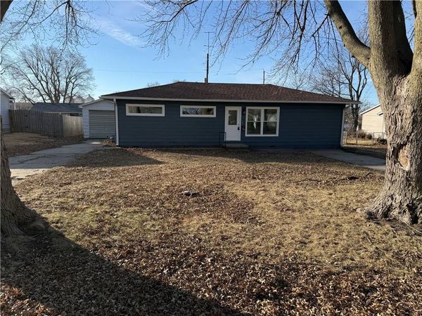 109 sioux Street, Hiawatha, KS 66434