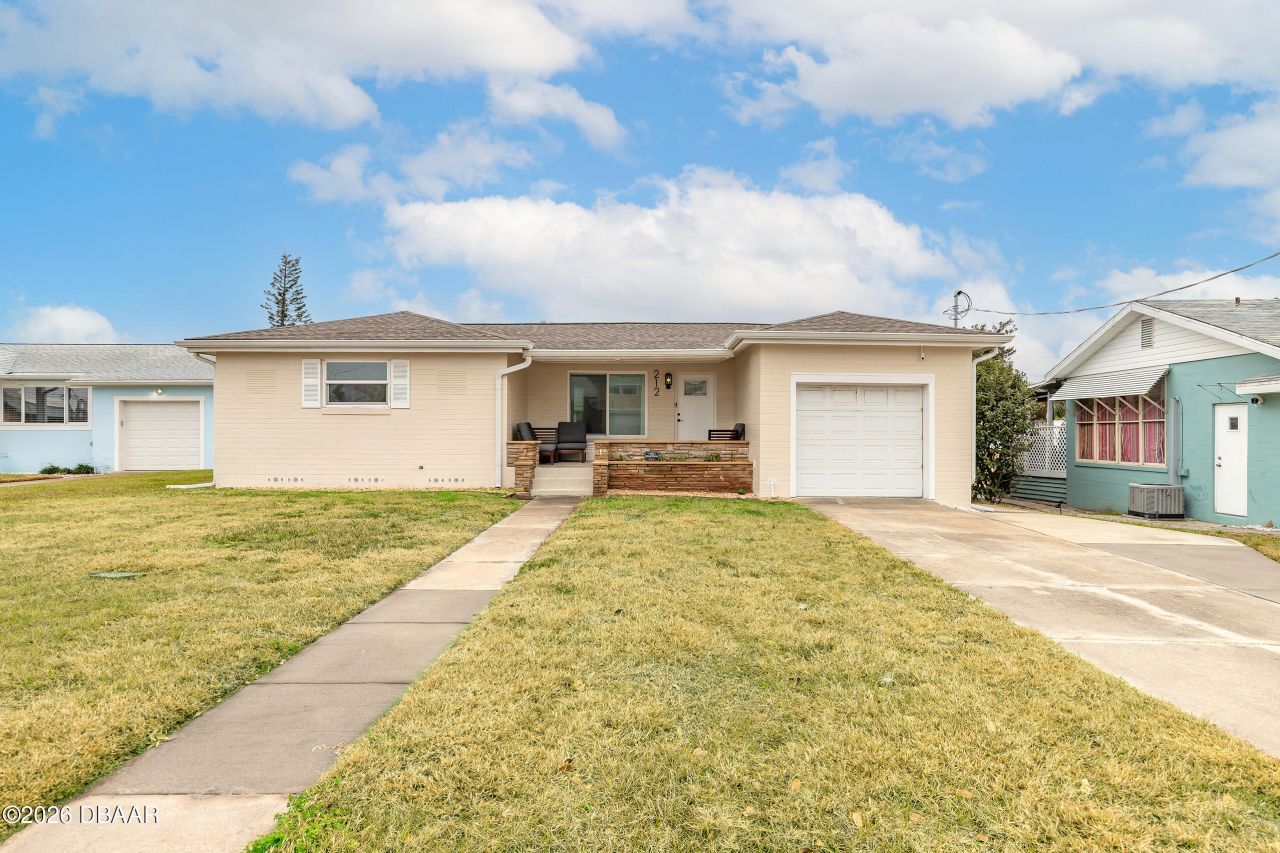 212 Bonner Avenue, Daytona Beach, FL 32118 Main Photo