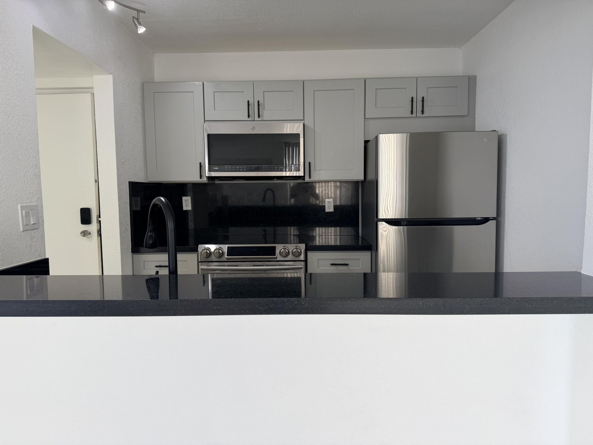 7035 NW 186th Street, Unit D508, Hialeah, FL 33015 Photo