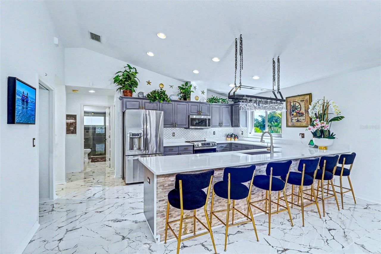 15517 Gulf Boulevard, Redington Beach, FL 33708 Photo