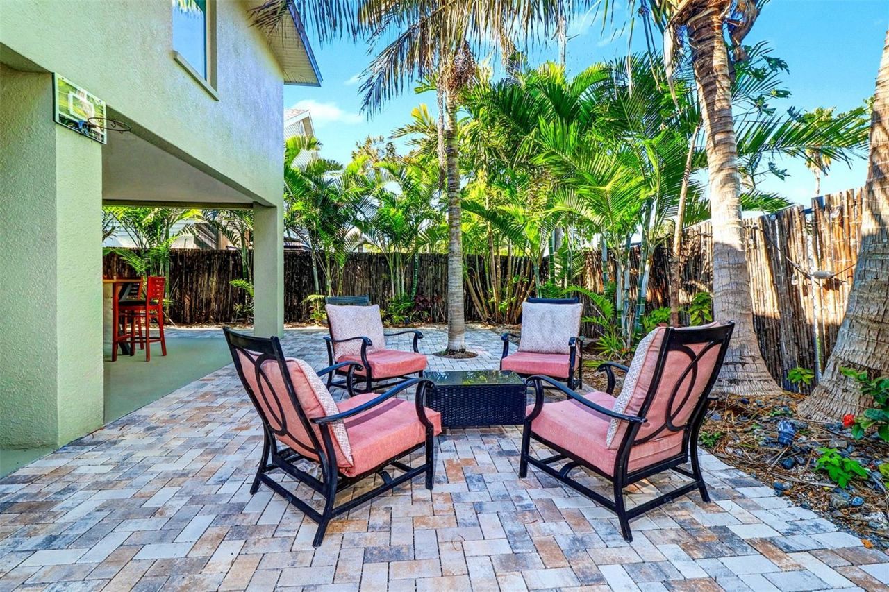 15517 Gulf Boulevard, Redington Beach, FL 33708 Photo