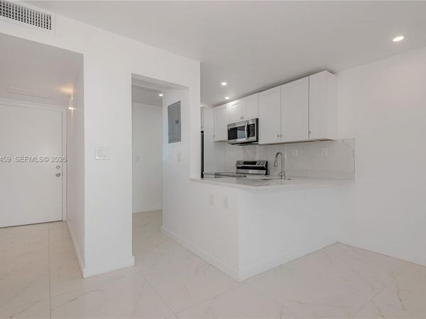 2851 Leonard Dr, Unit J405, Aventura, FL 33160