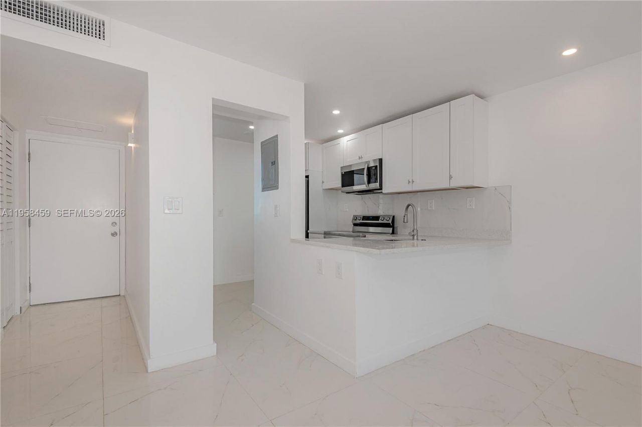 2851 Leonard Dr, Unit J405, Aventura, FL 33160 Photo