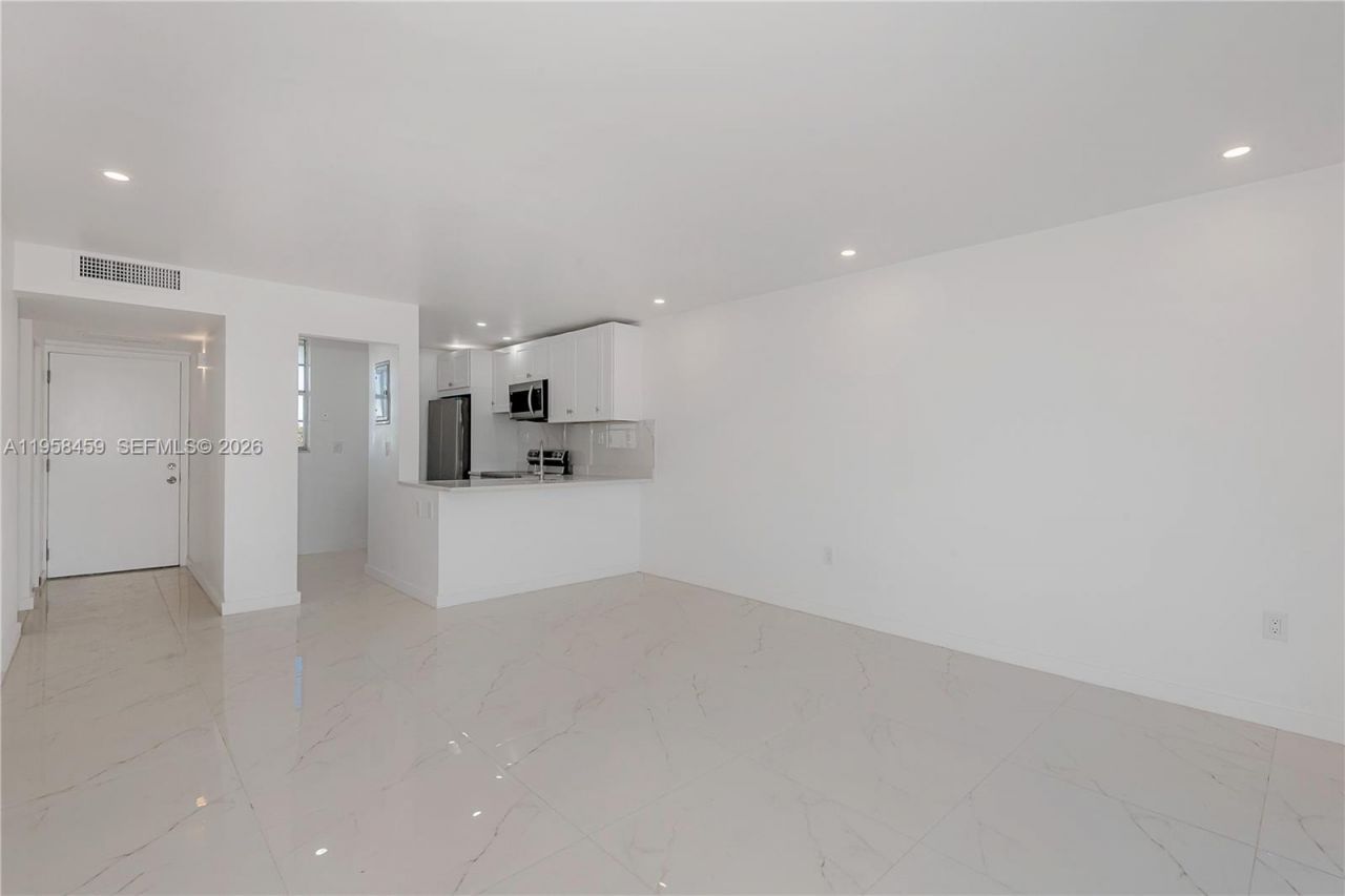 2851 Leonard Dr, Unit J405, Aventura, FL 33160 Photo