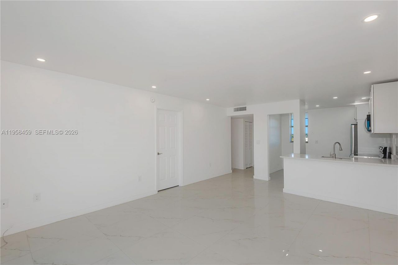 2851 Leonard Dr, Unit J405, Aventura, FL 33160 Photo