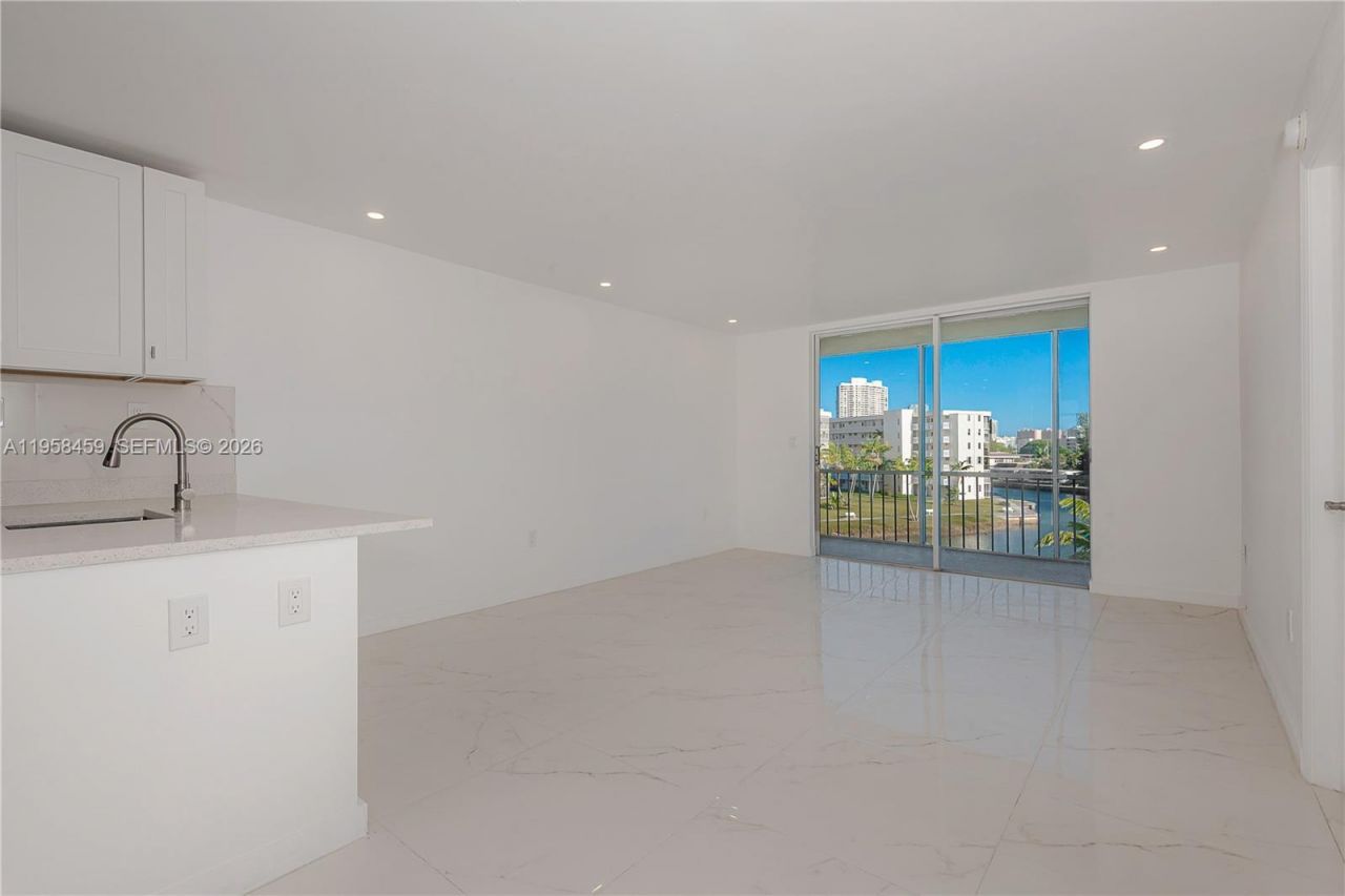 2851 Leonard Dr, Unit J405, Aventura, FL 33160 Photo