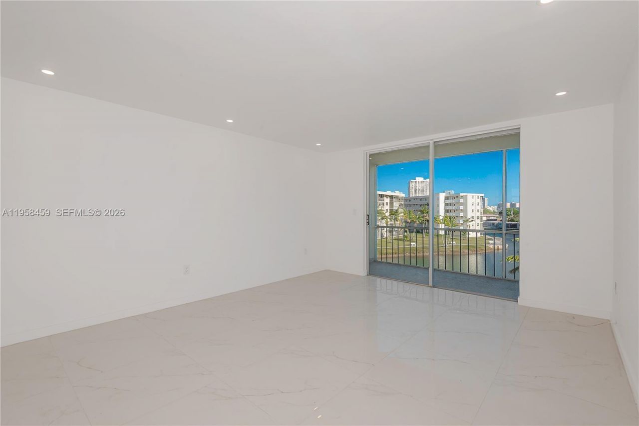 2851 Leonard Dr, Unit J405, Aventura, FL 33160 Photo