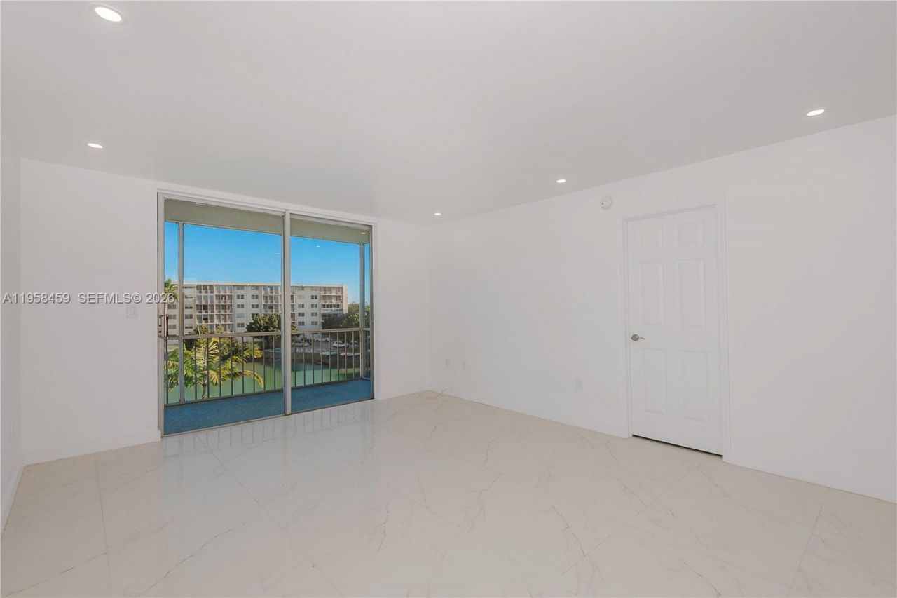 2851 Leonard Dr, Unit J405, Aventura, FL 33160 Photo