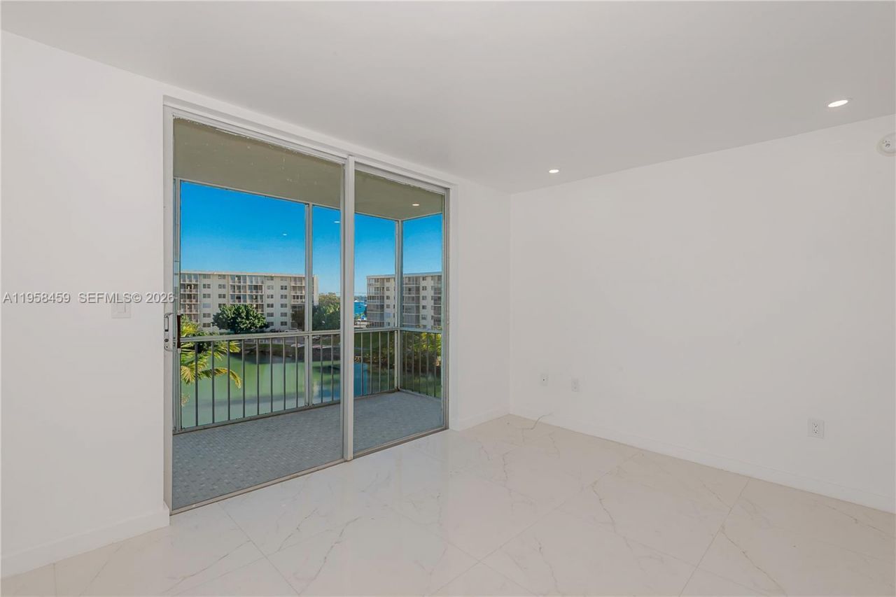 2851 Leonard Dr, Unit J405, Aventura, FL 33160 Photo