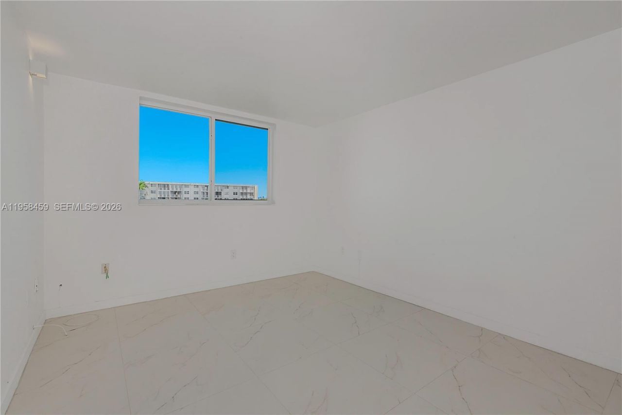 2851 Leonard Dr, Unit J405, Aventura, FL 33160 Photo