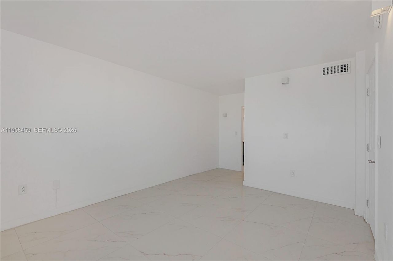2851 Leonard Dr, Unit J405, Aventura, FL 33160 Photo