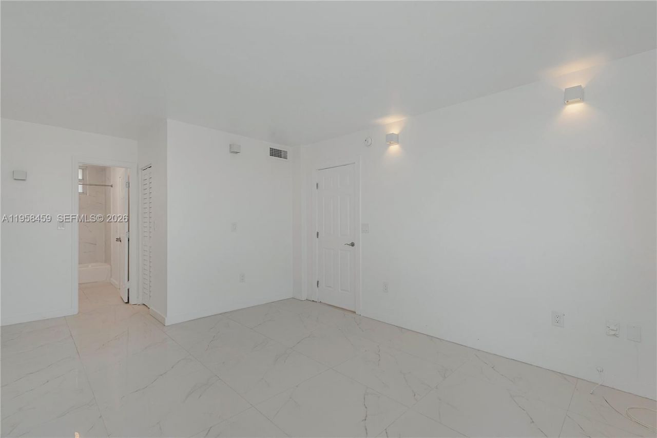 2851 Leonard Dr, Unit J405, Aventura, FL 33160 Photo